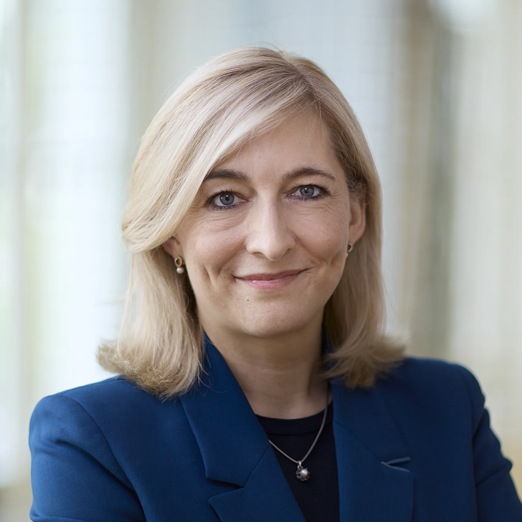 Porträt von Bundesgesundheitsministerin Nina Warken